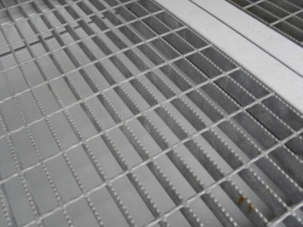 10Ft X 8Ft Open Mesh Floor Bunded Store - Container Solutions LLC